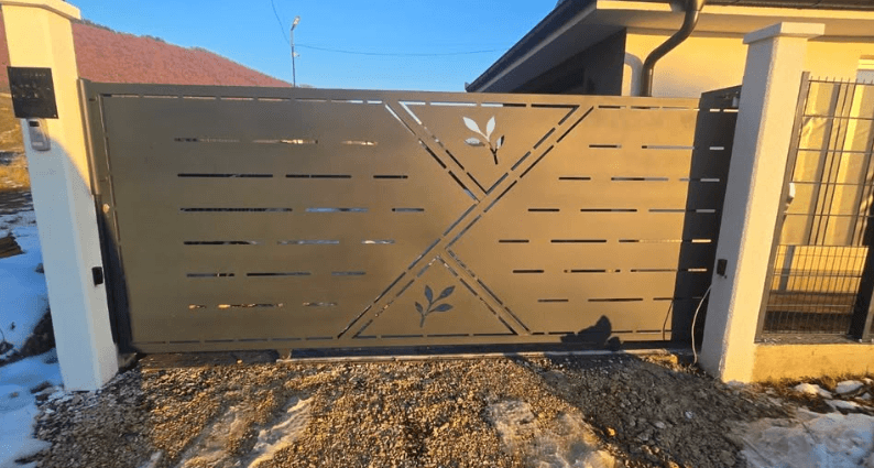 Steel fence with CNC-machined components